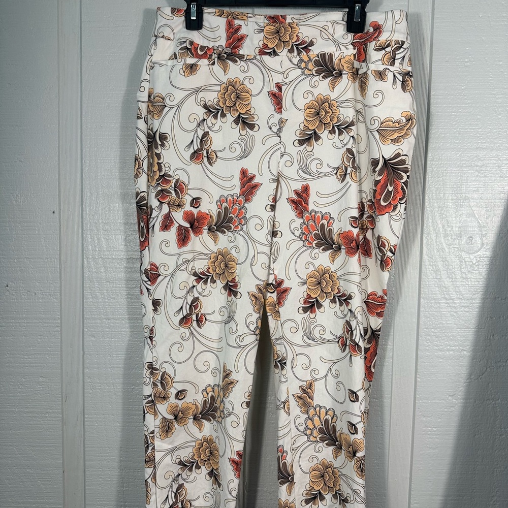 Chico's So Slimming Brigitte Floral Print Slim Capri Crop Pants Size 2 EUC - Picture 3 of 7